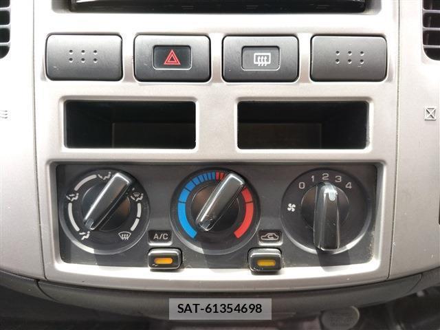 Nissan Caravan 2011-11 8646746-13