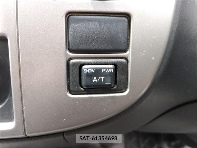 Nissan Caravan 2011-11 8646746-14