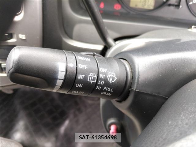 Nissan Caravan 2011-11 8646746-17