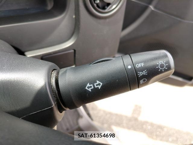 Nissan Caravan 2011-11 8646746-18