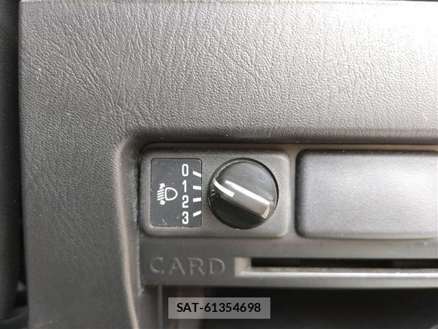 Nissan Caravan 2011-11 8646746-19