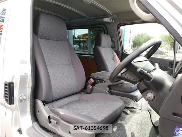Nissan Caravan 2011-11 8646746-9