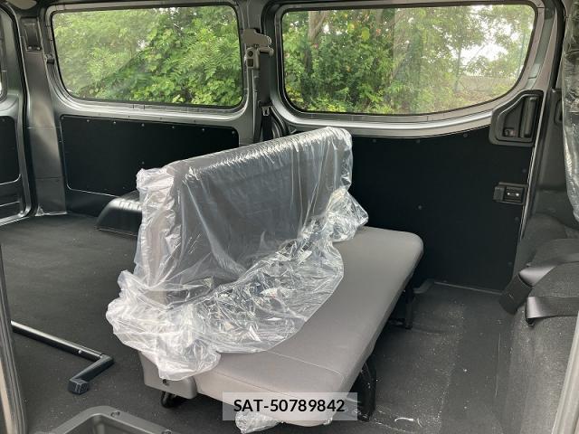 Nissan Caravan 2025-03 8652252-5