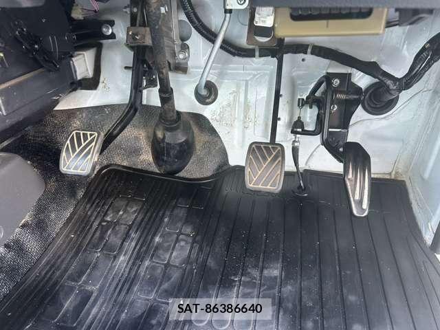 Suzuki CARRY TRUCK 2010-08 8649117-12