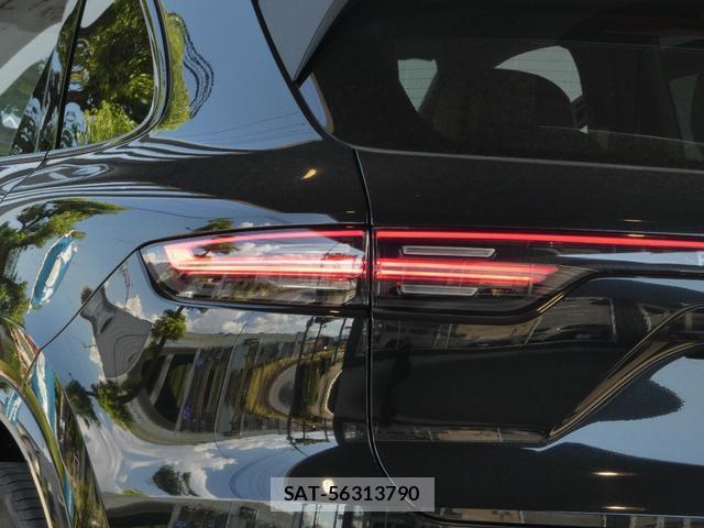 Porsche CAYENNE 2022-12 8647965-3