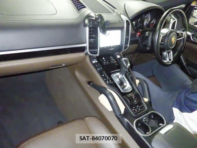 Porsche CAYENNE 2015-11 8650988-2