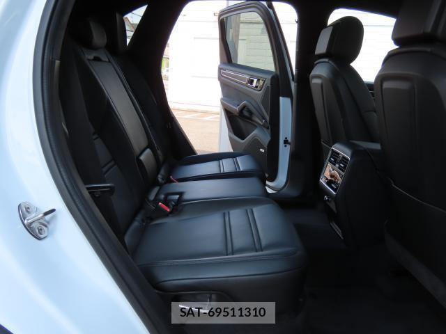 Porsche CAYENNE 2021-04 8651023-7