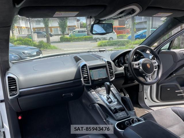 Porsche CAYENNE 2012-11 8653338-7