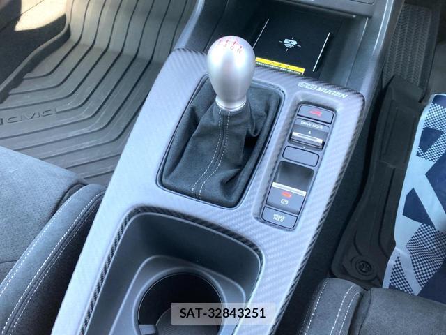 Honda CIVIC 2025-04 8648323-2