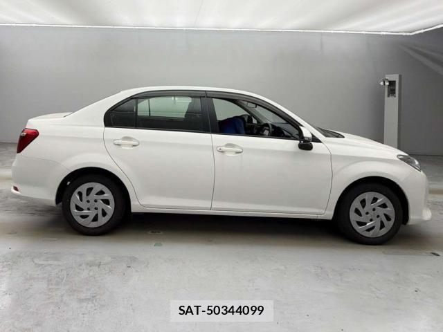 Toyota COROLLA AXIO 2021-08 8647058-4
