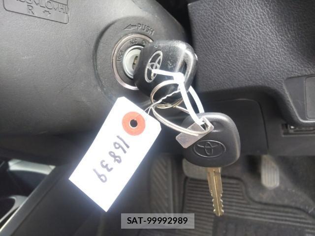 Toyota COROLLA AXIO 2019-08 8647527-14