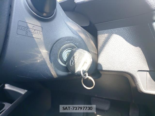 Toyota COROLLA AXIO 2015-08 8647570-14