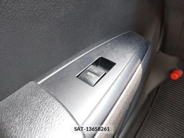 Toyota COROLLA AXIO 2017-08 8653360-12