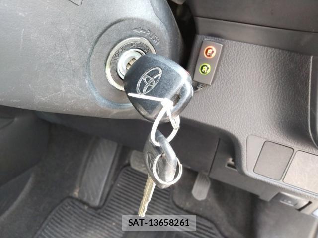 Toyota COROLLA AXIO 2017-08 8653360-14