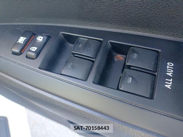 Toyota COROLLA AXIO 2016-08 8653370-13