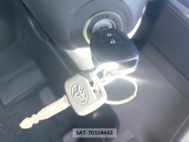 Toyota COROLLA AXIO 2016-08 8653370-14