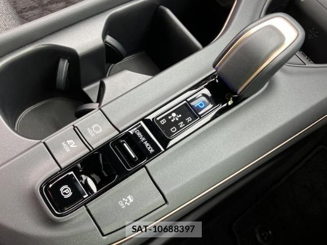 Toyota Crown Crossover 2023-05 8646610-17