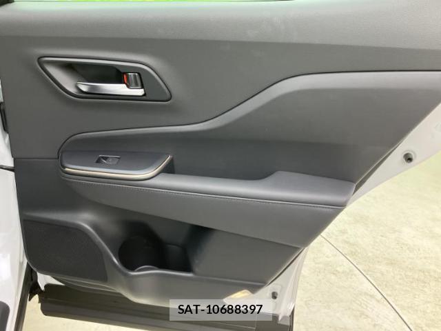 Toyota Crown Crossover 2023-05 8646610-6