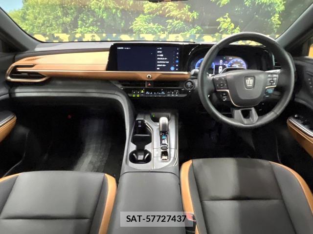 Toyota Crown Crossover 2023-09 8647295-1