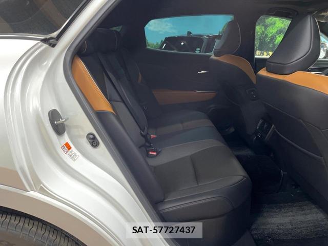 Toyota Crown Crossover 2023-09 8647295-8