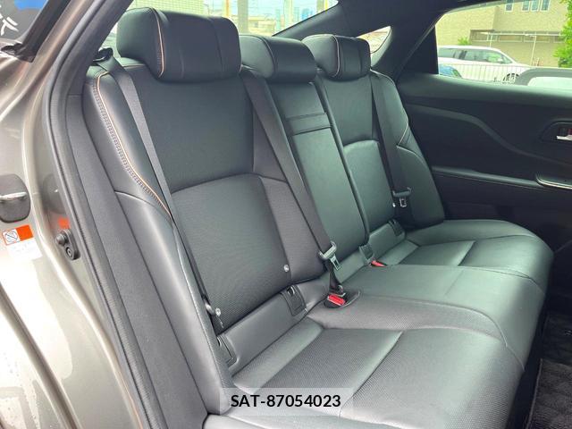 Toyota Crown Crossover 2023-03 8648332-8