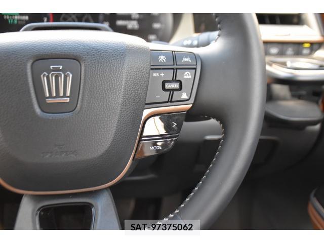 Toyota CROWN ESTATE 2025-07 8647451-18