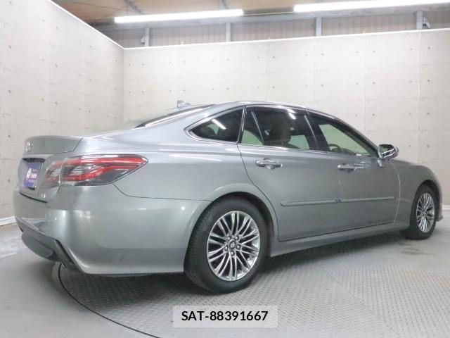 Toyota CROWN HYBRID 2021-10 8647732-1