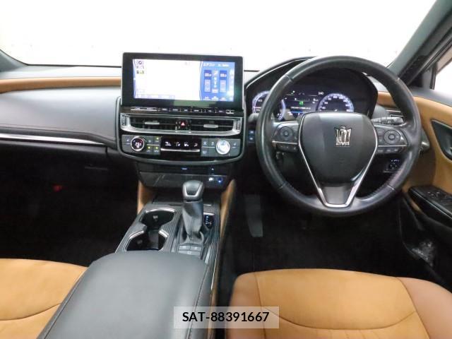 Toyota CROWN HYBRID 2021-10 8647732-2