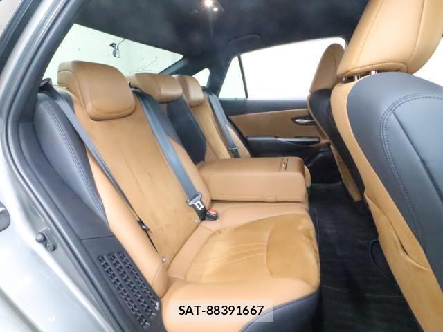 Toyota CROWN HYBRID 2021-10 8647732-7