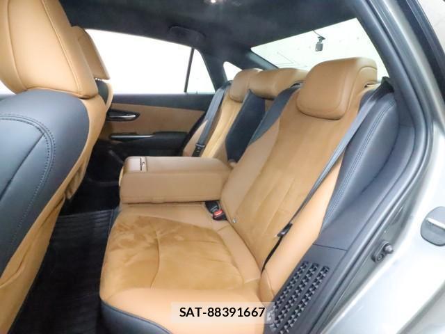 Toyota CROWN HYBRID 2021-10 8647732-9
