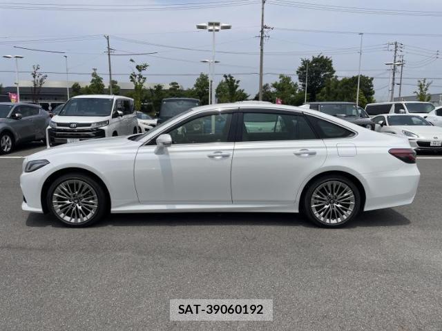 Toyota CROWN HYBRID 2021-10 8648603-1