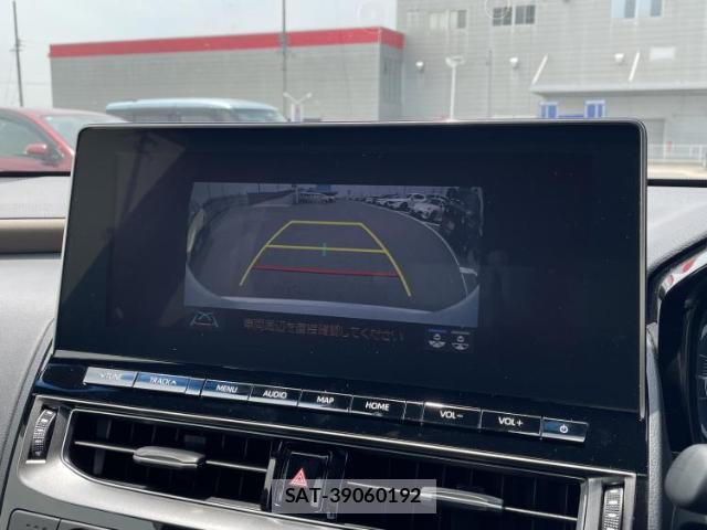 Toyota CROWN HYBRID 2021-10 8648603-10
