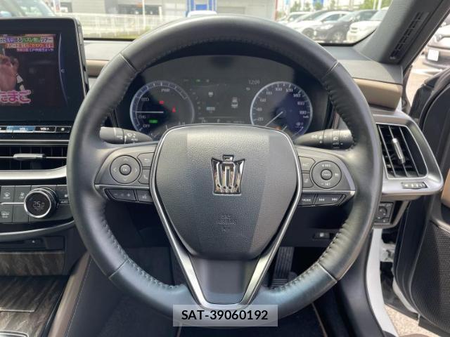 Toyota CROWN HYBRID 2021-10 8648603-13