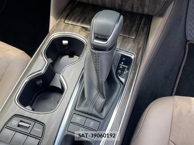 Toyota CROWN HYBRID 2021-10 8648603-16