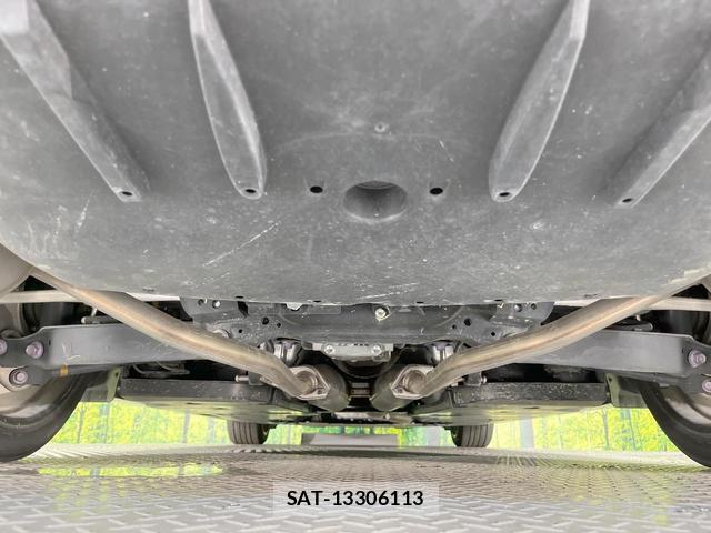 Toyota CROWN HYBRID 2018-06 8648779-18
