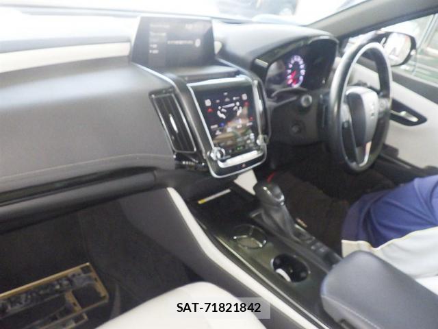 Toyota CROWN HYBRID 2018-07 8648963-2
