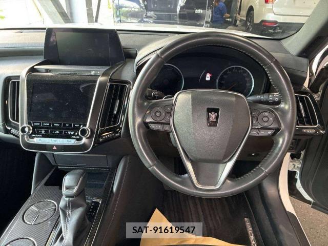 Toyota CROWN HYBRID 2020-10 8649232-3