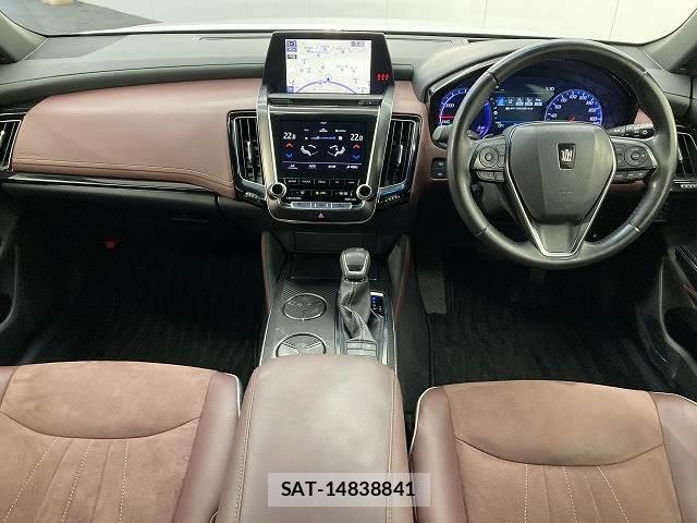 Toyota CROWN HYBRID 2018-08 8649972-1