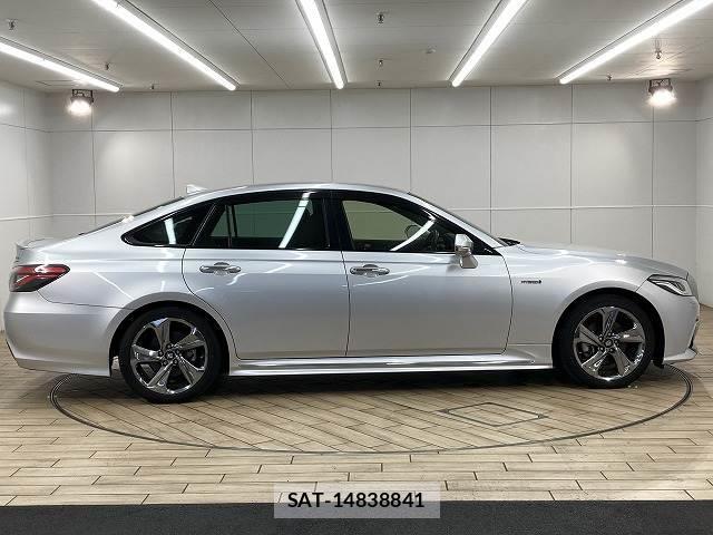 Toyota CROWN HYBRID 2018-08 8649972-17