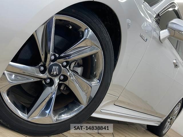 Toyota CROWN HYBRID 2018-08 8649972-18