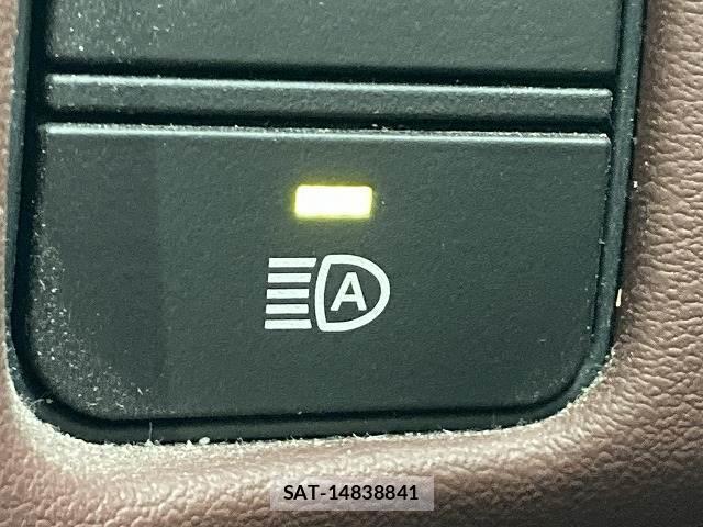 Toyota CROWN HYBRID 2018-08 8649972-8