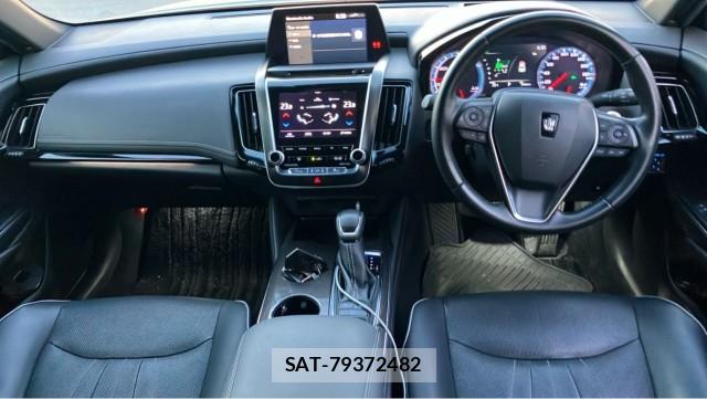 Toyota CROWN HYBRID 2019-08 8651361-2