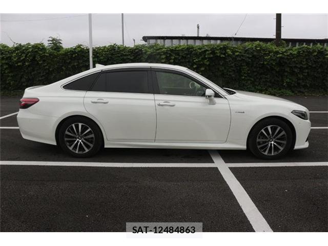 Toyota CROWN HYBRID 2018-06 8651893-14