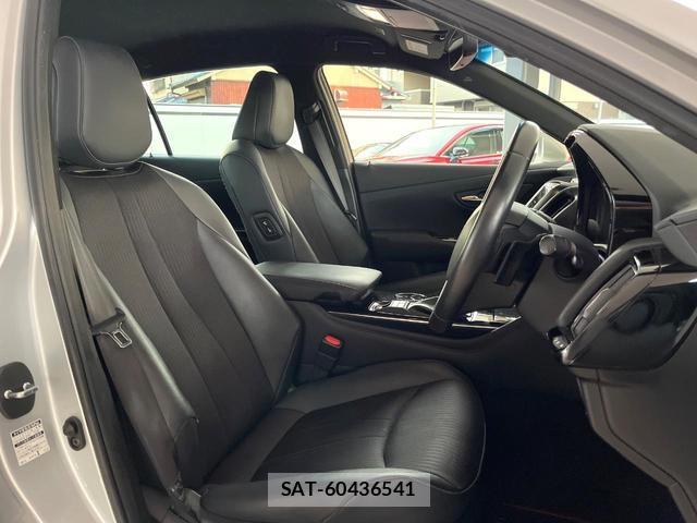 Toyota CROWN HYBRID 2019-10 8652541-7