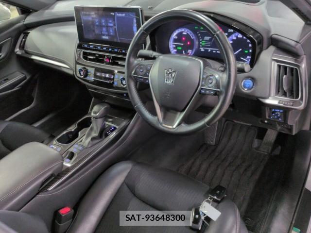 Toyota CROWN HYBRID 2022-05 8652599-2
