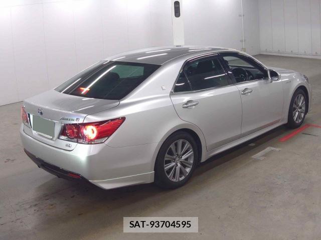 Toyota CROWN HYBRID 2017-06 8652605-1