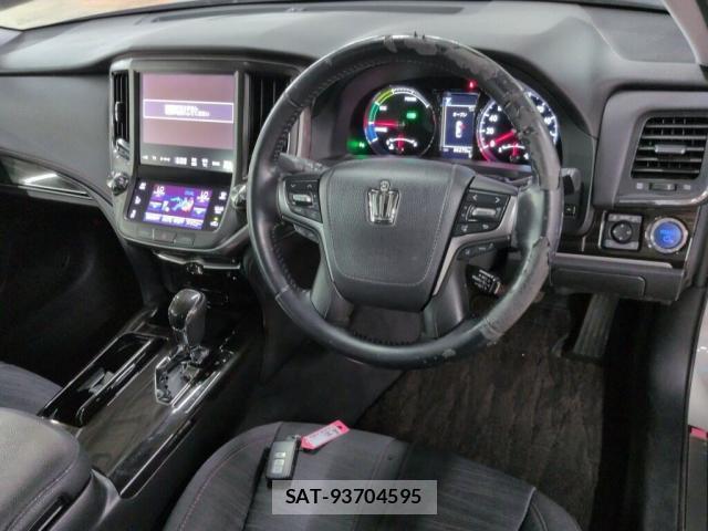 Toyota CROWN HYBRID 2017-06 8652605-2