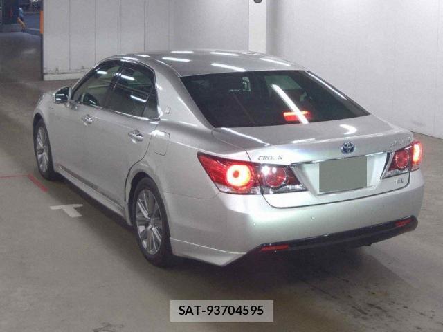 Toyota CROWN HYBRID 2017-06 8652605-4