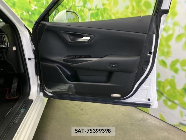 Toyota CROWN HYBRID 2019-11 8652647-3
