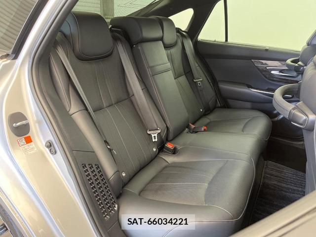 Toyota CROWN HYBRID 2018-12 8653282-9